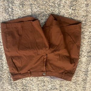 Newish lulu mens shorts 40 ea